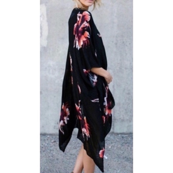 One left! 🌺black floral kimono🌺 - Picture 6 of 8